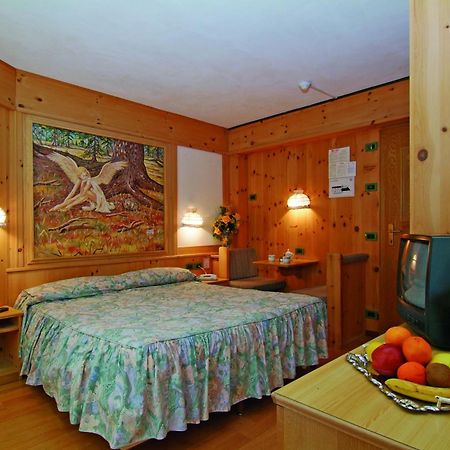 Hotel Erika 마돈나 디 캄필리오 외부 사진