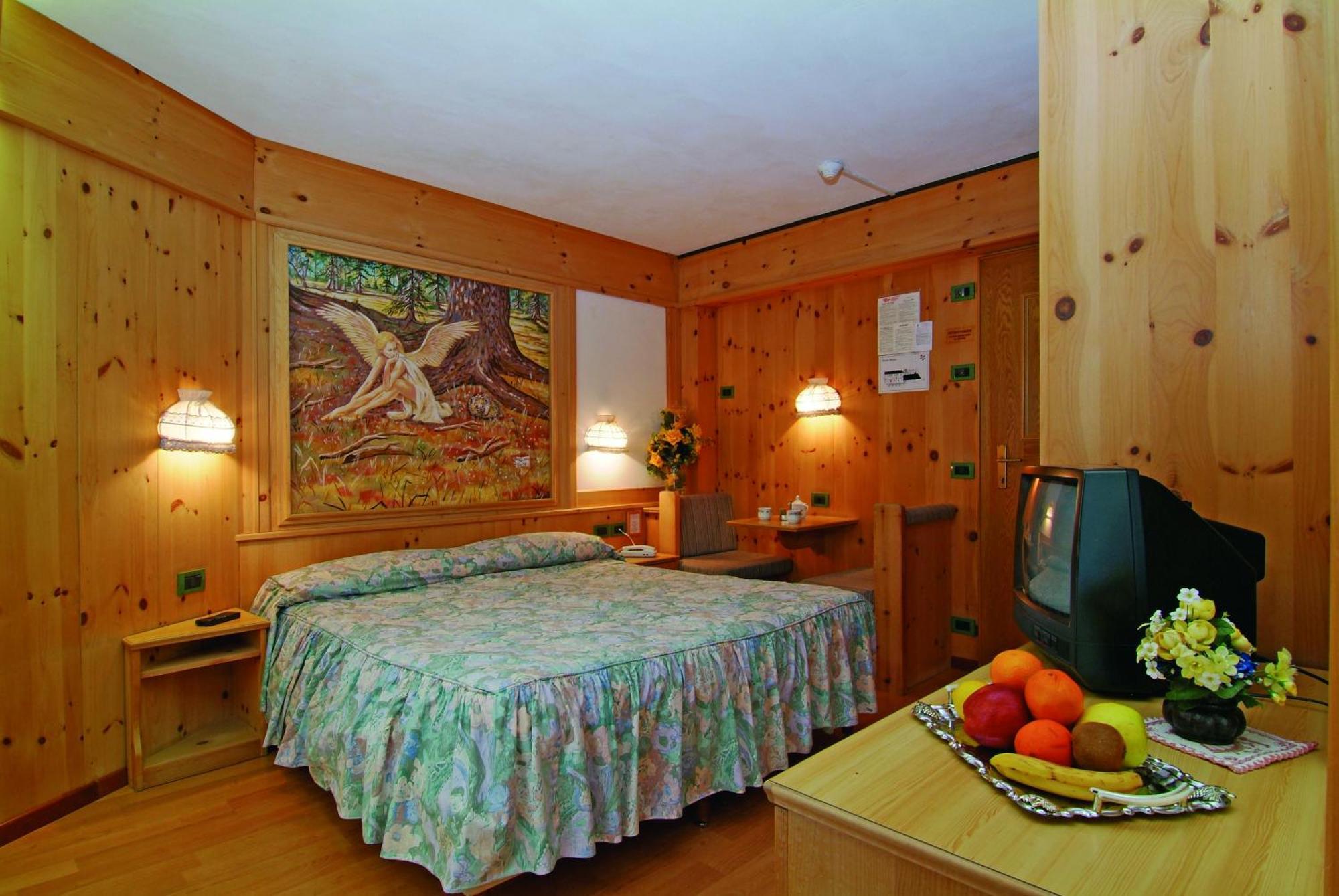 Hotel Erika 마돈나 디 캄필리오 외부 사진